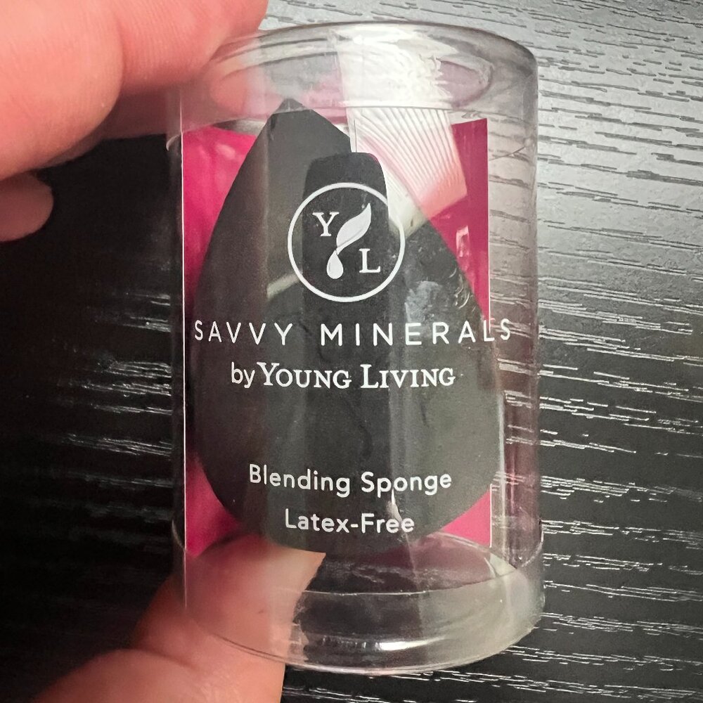 Savvy Minerals by Young Living Blending Sponge - BRAND NEW!!